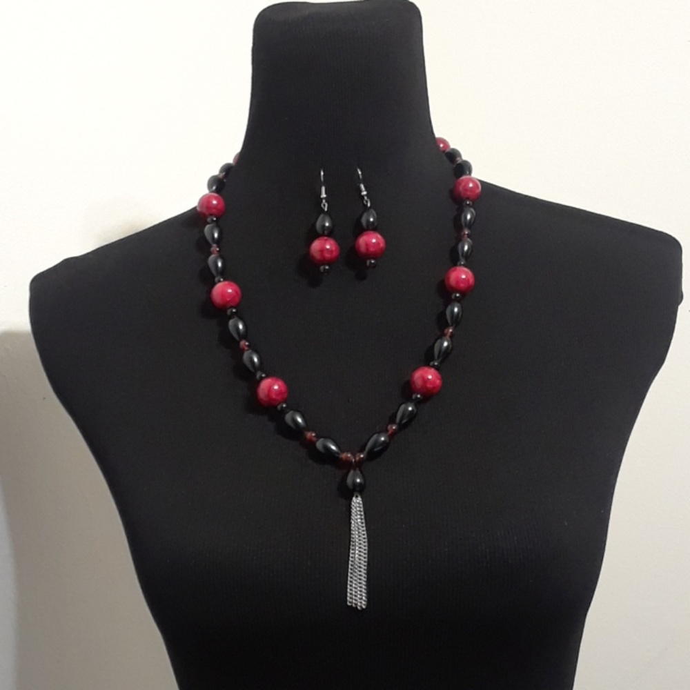 2pc VINTAGE Beaded Necklace & Earrings